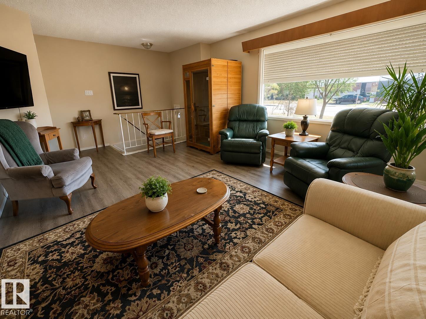 Additional image 3 of 5712 101 Avenue NW, Edmonton, AB, T6A0G8