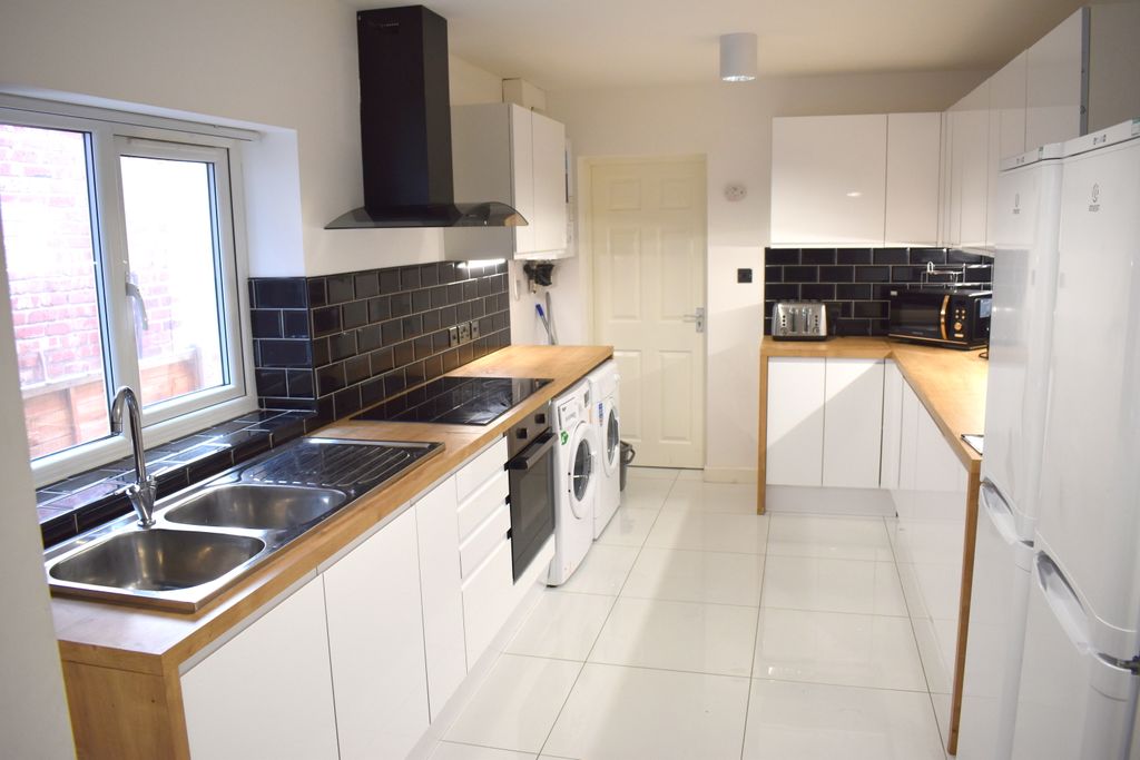 5 bed terraced house to rentMonica Grove, Fallowfield, Manchester M19