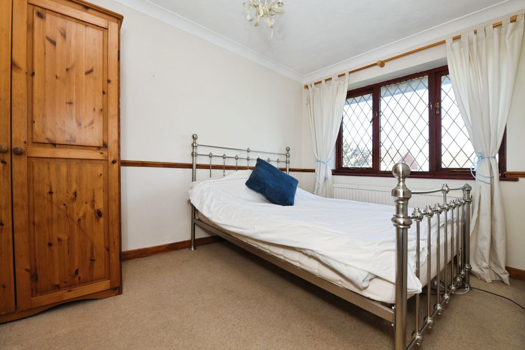 Additional image 10 of 4 bed detached house for saleBranksome Close, Stanford-Le-Hope SS17