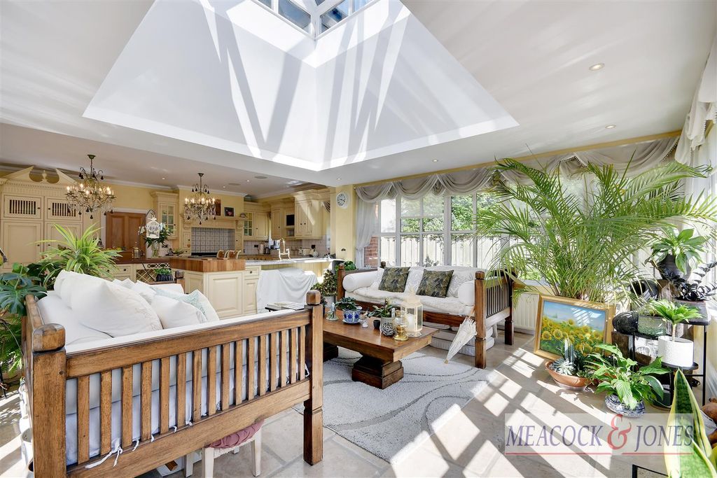 Additional image 11 of 7 bed detached house for saleHutton Mount, Brentwood CM13