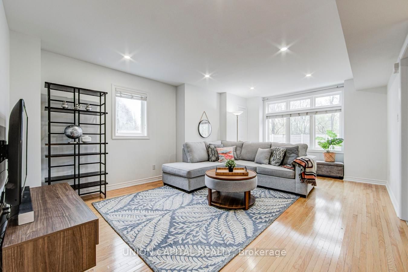 Additional image 5 of 8-1 Bastedo Avenue, Toronto, ON, M4C 5S7