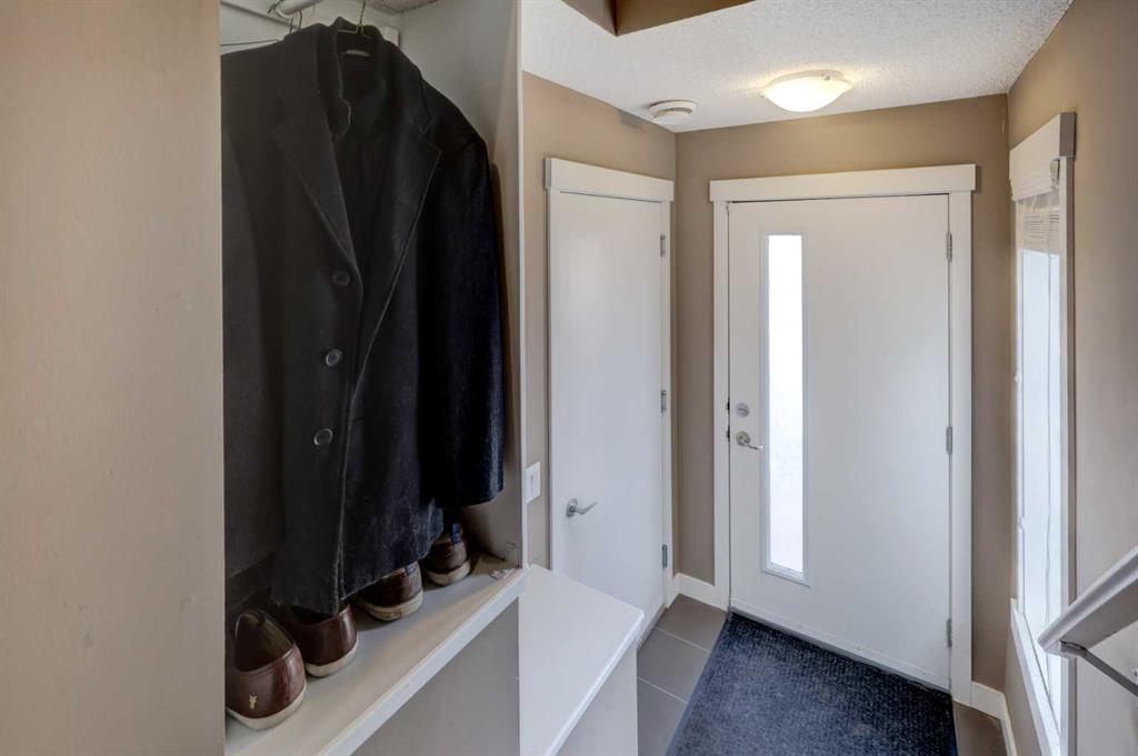 Additional image 3 of 208 Covecreek Circle NE, Calgary, AB, T3K 0W6