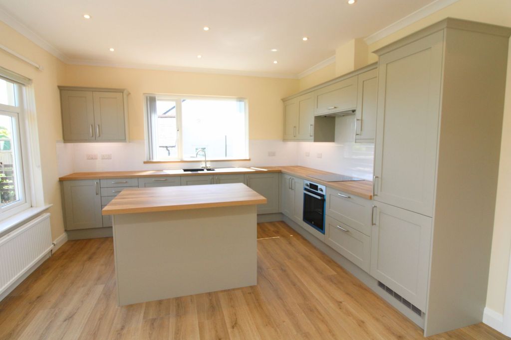 Additional image 4 of 3 bed detached bungalow to rentRoselle, Dean CA14