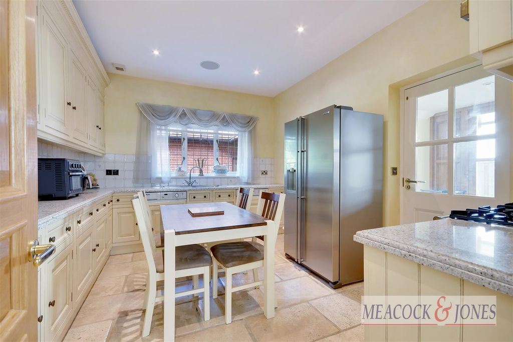 Additional image 15 of 7 bed detached house for saleHutton Mount, Brentwood CM13