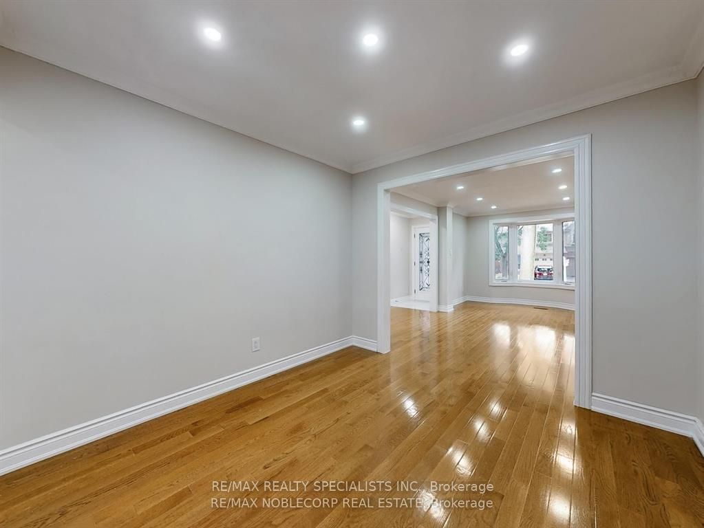 Additional image 3 of 892 Sweetwater Crescent, Mississauga, ON, L5H 4A8