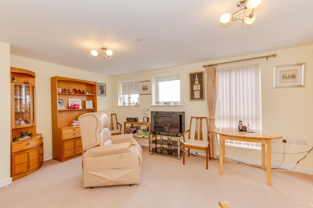 2 bed flat for saleDyche Road, White Willows S8 photo 5