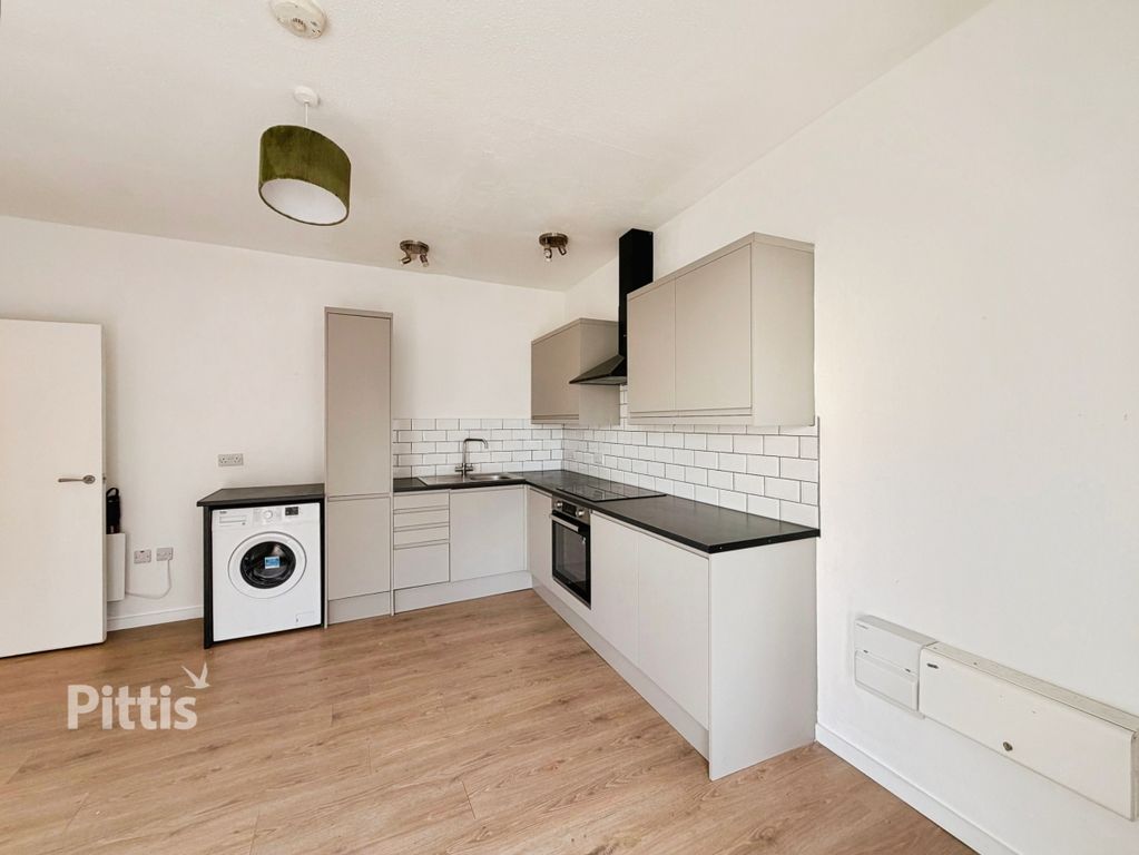 Additional image 3 of 2 bed flat to rentPyle Street, Newport PO30