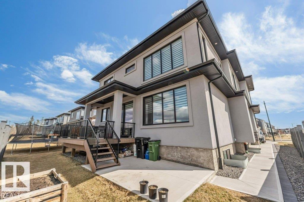 Additional image 3 of 424 33 Avenue NW, Edmonton, AB, T6T2S8