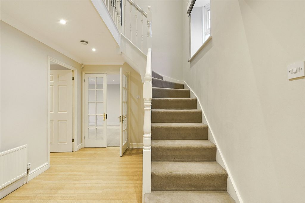 Additional image 8 of 4 bed detached house to rentSaint Andrews Gardens, Cobham, Surrey KT11