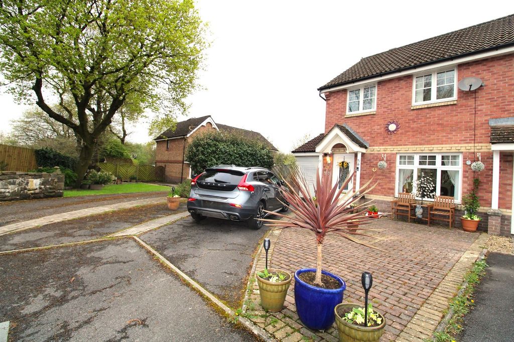 3 bed end terrace house for saleTon View, Kenfig Hill, Bridgend, Bridgend County. CF33