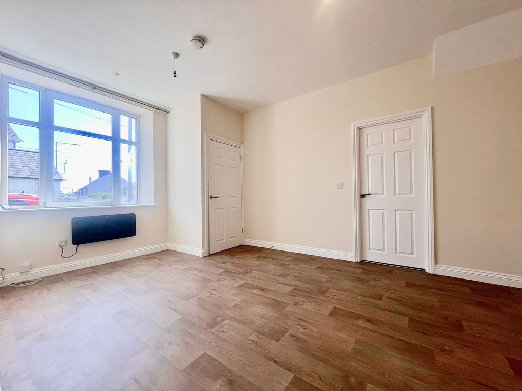 Additional image 9 of 1 bed flat to rentSouth Street, Sebastopol NP4