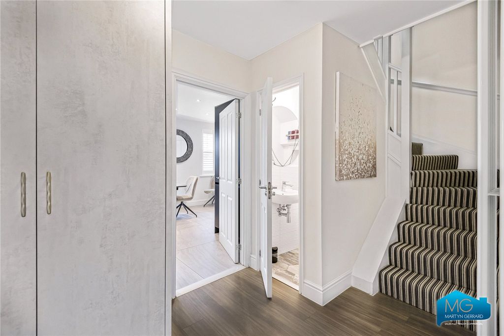 Additional image 33 of 4 bed semi-detached house to rentBunns Lane, Mill Hill, London NW7