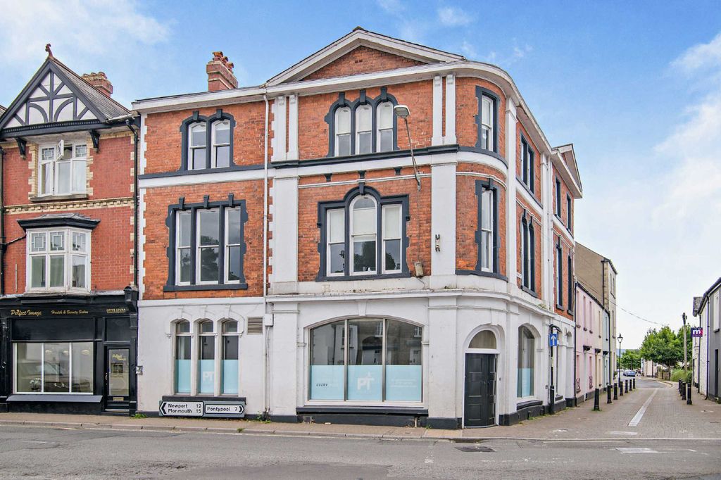 3 bed flat to rentMaryport Street, Usk NP15