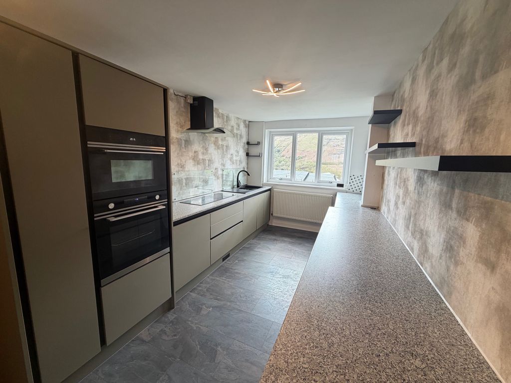 3 bed property to rentWern Road, Swansea SA9