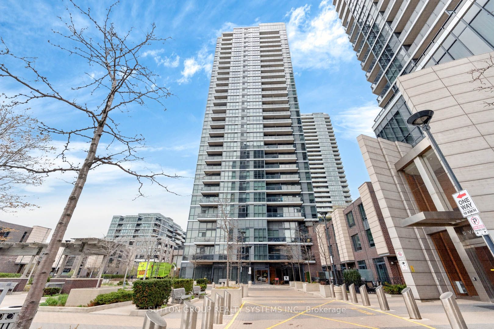 2504-9 Valhalla Inn Road, Toronto, ON, M9B 0B2