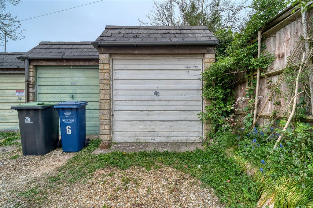 Additional image 5 of 2 bed flat for saleQueen Street, Gillingham SP8