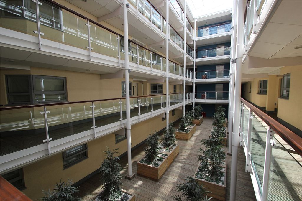 Additional image 10 of 1 bed flat to rentRoyal Parade, 2-7 Elmdale Road, Tyndalls Park, Bristol BS8