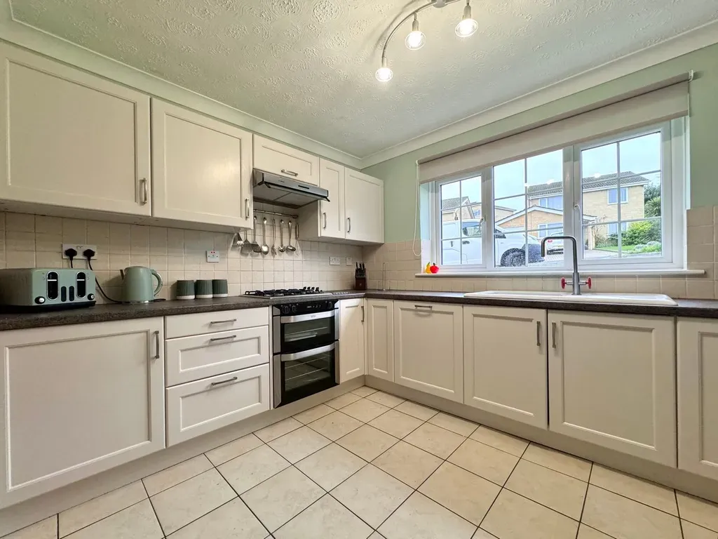 Additional image 2 of 4 bed detached house to rentSherford Road, Swindon SN25