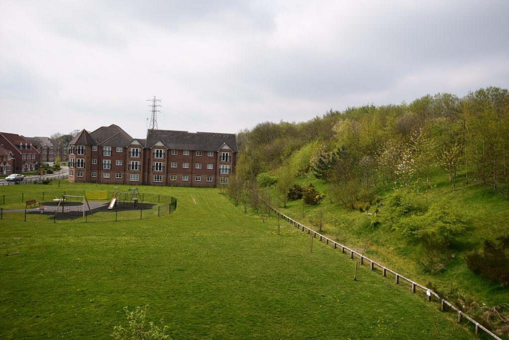 2 bed flat to rentLamberton Drive, Brymbo LL11