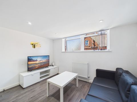 29 Sylvester Street, Latimer House, Apartment 18 L5