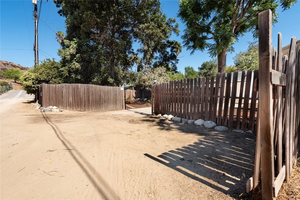 Additional image 41 of 10416 Clybourn Avenue, Shadow Hills, CA 91040