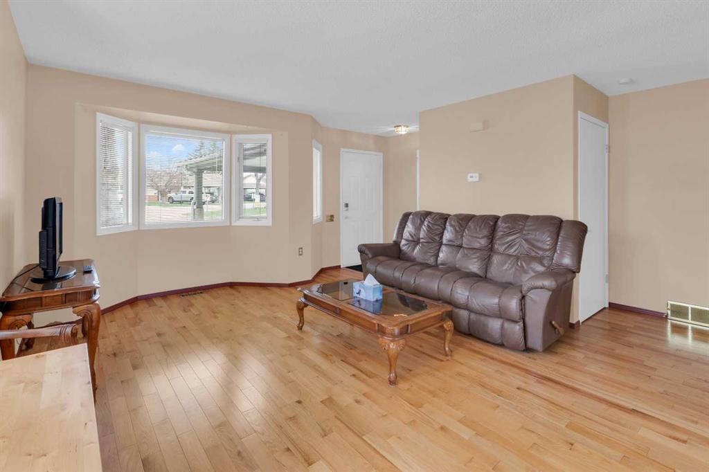 Additional image 4 of 2831 Dovely Park SE, Calgary, AB, T2B 3G3