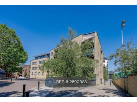 Douglas Path, London E14