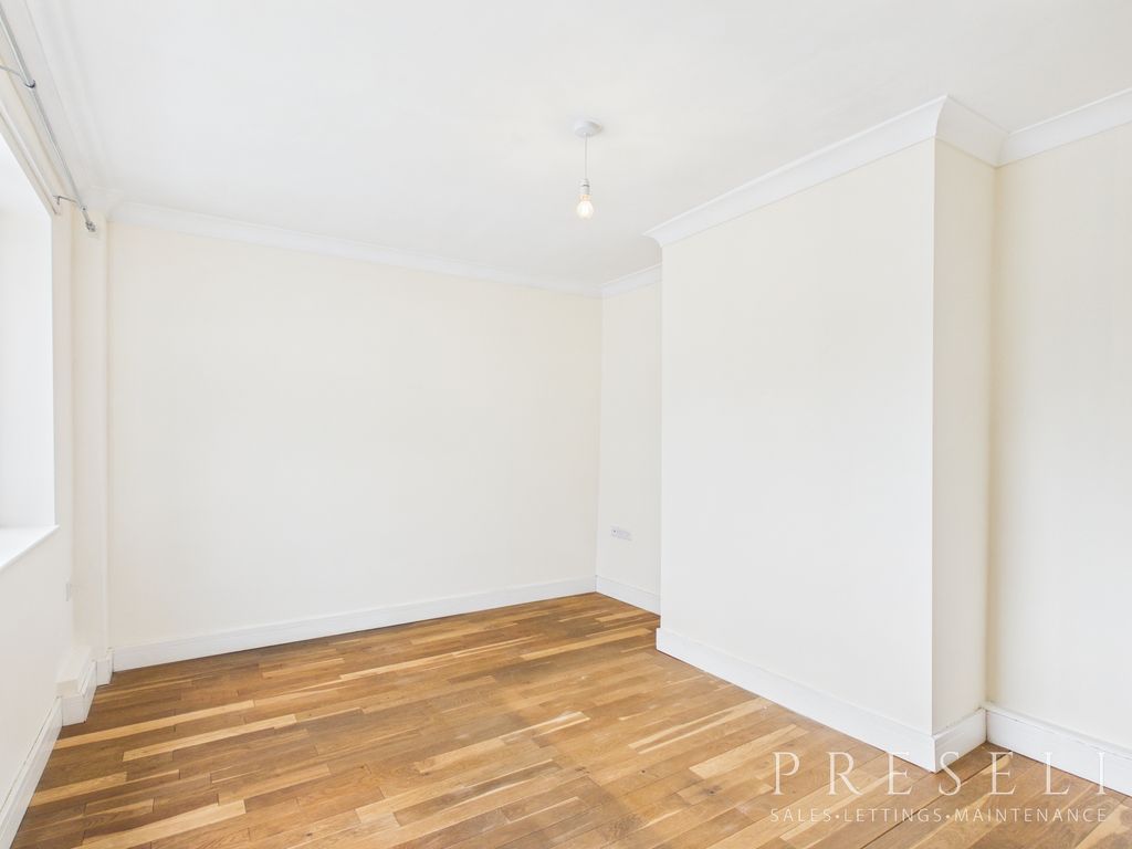 Additional image 4 of 3 bed semi-detached house to rentThe Close, Johnston, Haverfordwest, Pembrokeshire SA62