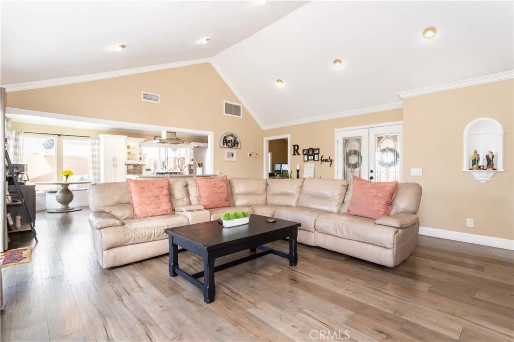 17554 Doric Street, Granada Hills, CA 91344 photo 3