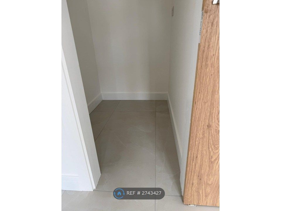 Additional image 10 of 7 bed end terrace house to rentInglehurst Gardens, Ilford IG4