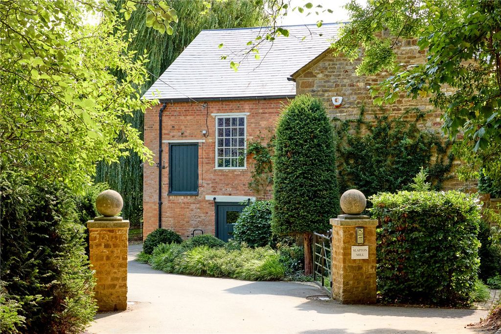 Additional image 20 of 6 bed detached house for saleSlapton, Towcester, Northamptonshire NN12