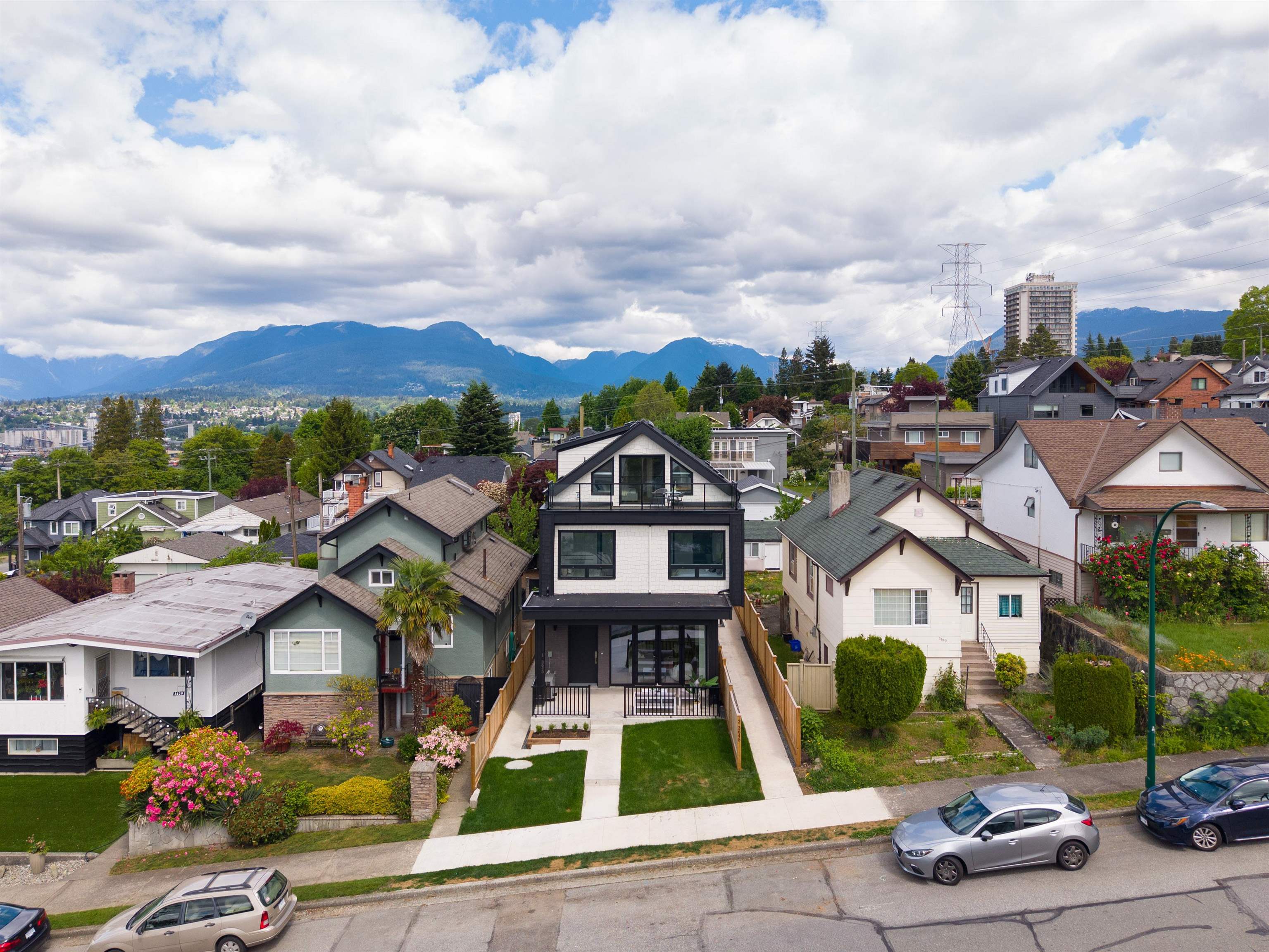 1-3645 Dundas Street, Vancouver, BC, V5K 1S3
