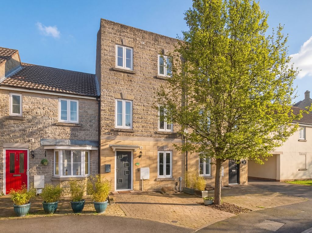 4 bed town house to rentWeston Village BS24