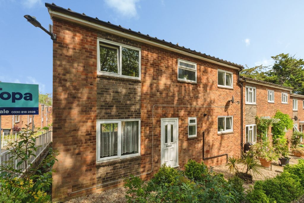 3 bed terraced house for saleYork Close, Bury St. Edmunds IP33