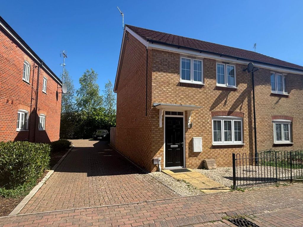 3 bed semi-detached house to rentWheatcroft Way, Swindon SN1