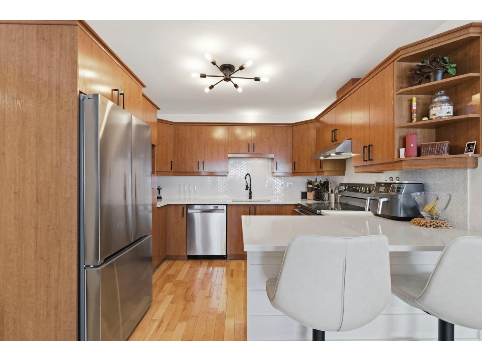 2502 Rue Bossuet