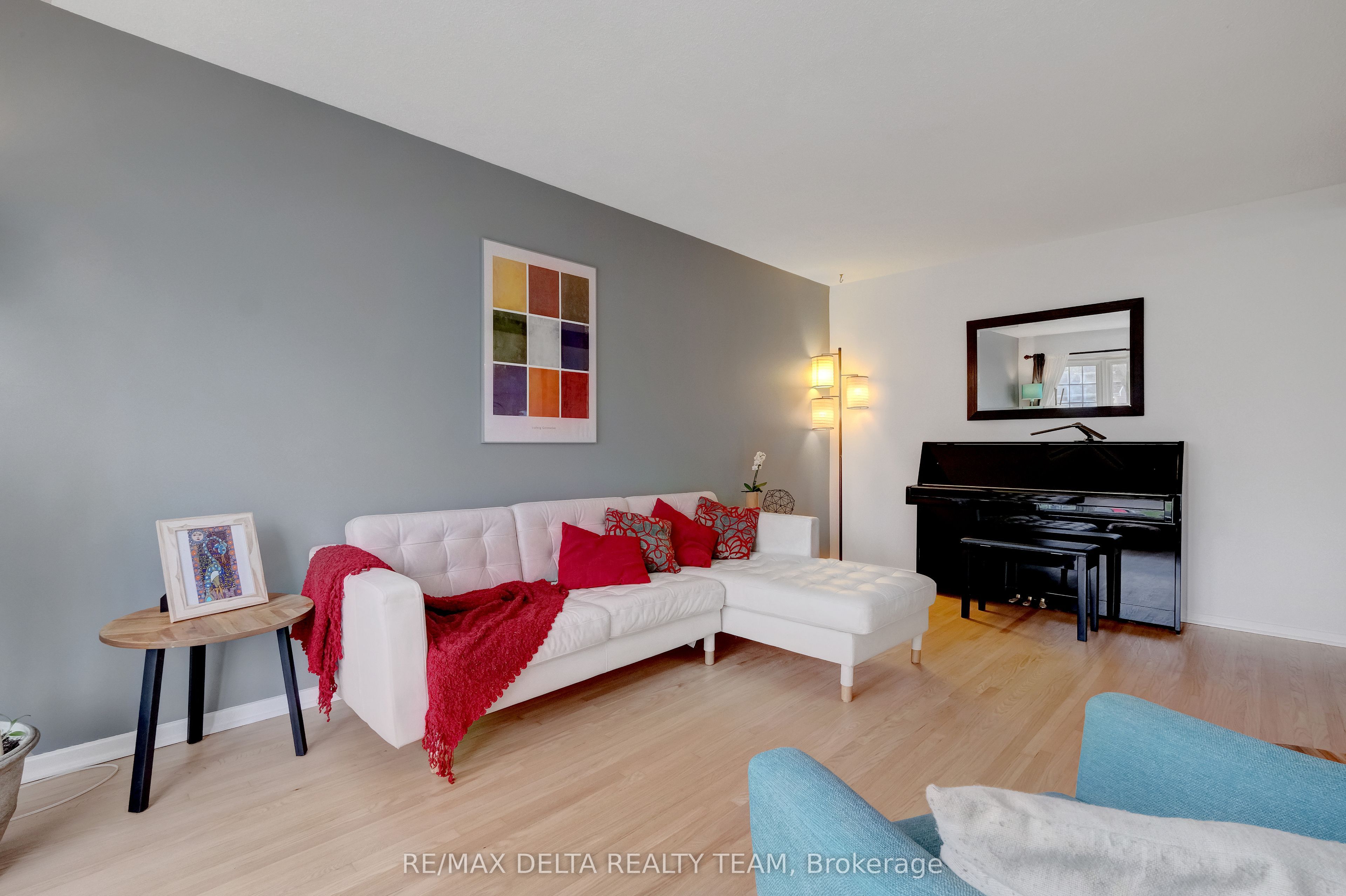 Additional image 5 of 2210 Bickerton Avenue, Ottawa, ON, K1J 6Y3