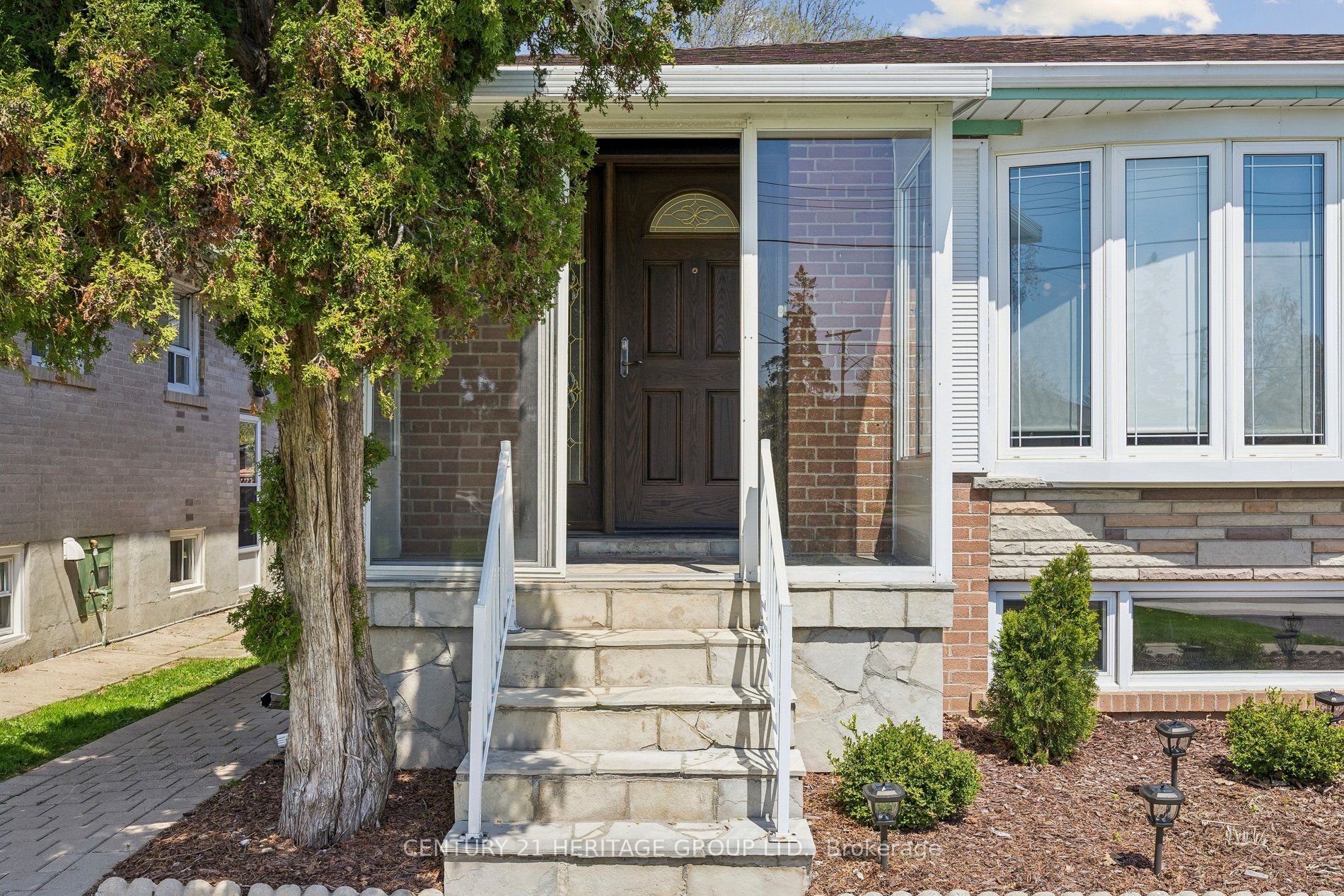 Additional image 4 of 40 Amaron Avenue, Toronto, ON, M9V 1Z1