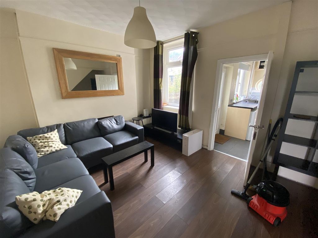 4 bed property to rentRaymond Terrace, Treforest CF37
