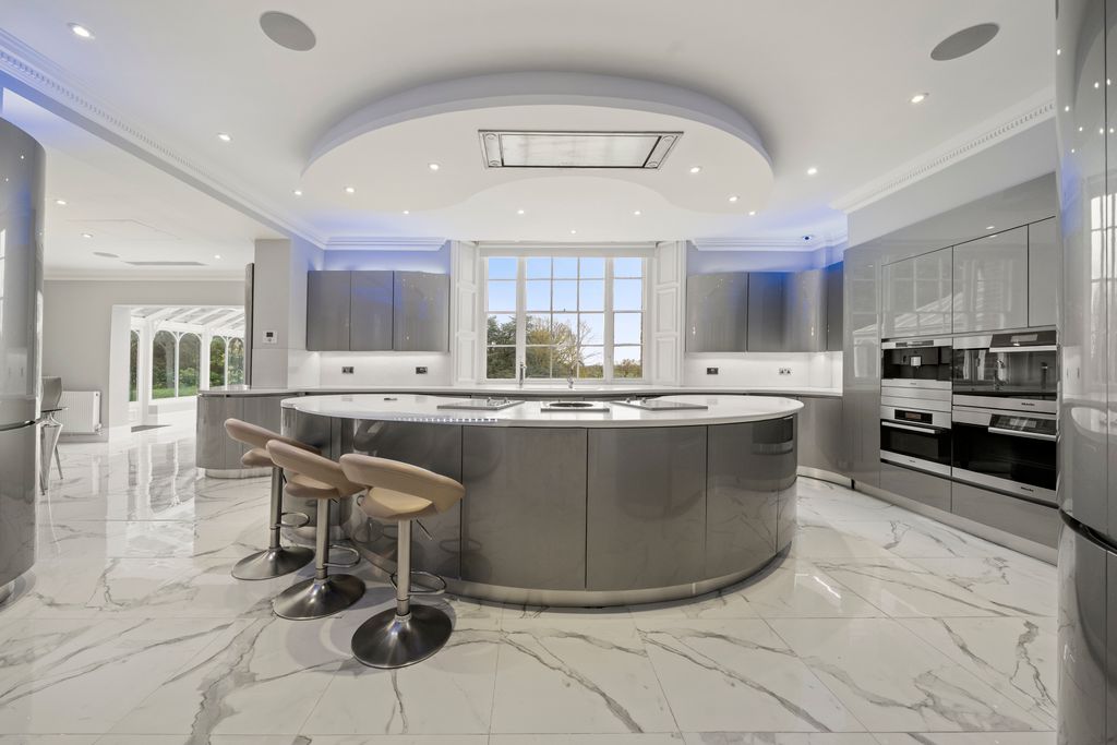 Additional image 7 of 9 bed property for saleHadley, Hadley, Barnet EN5