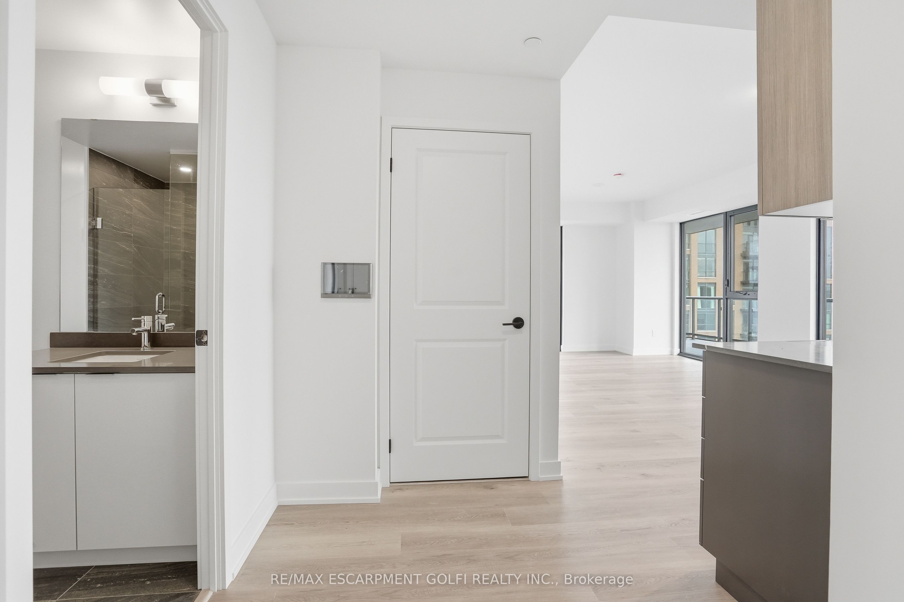 Additional image 4 of 1908-2075 Lakeshore Road, Burlington, ON, L7R 1E2