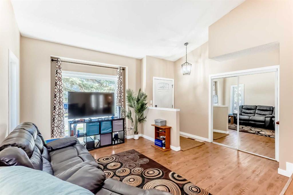 Additional image 5 of 127 Mckerrell Way SE, Calgary, AB, T2Z1R1
