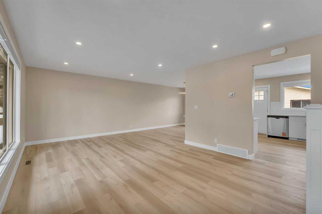 Additional image 4 of 221 Madeira Crescent NE, Calgary, AB, T2A 4N3