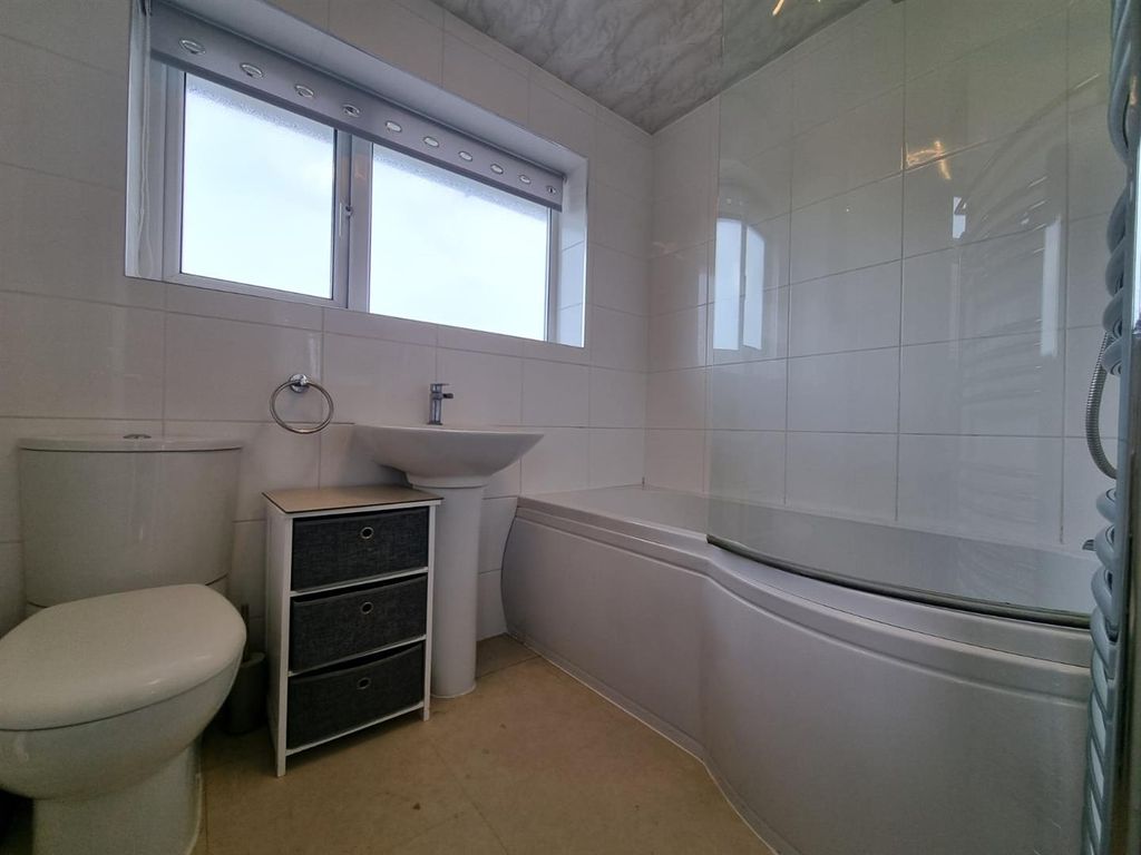 Additional image 8 of 3 bed semi-detached house to rentKerry Pit Way, Kirk Ella HU10
