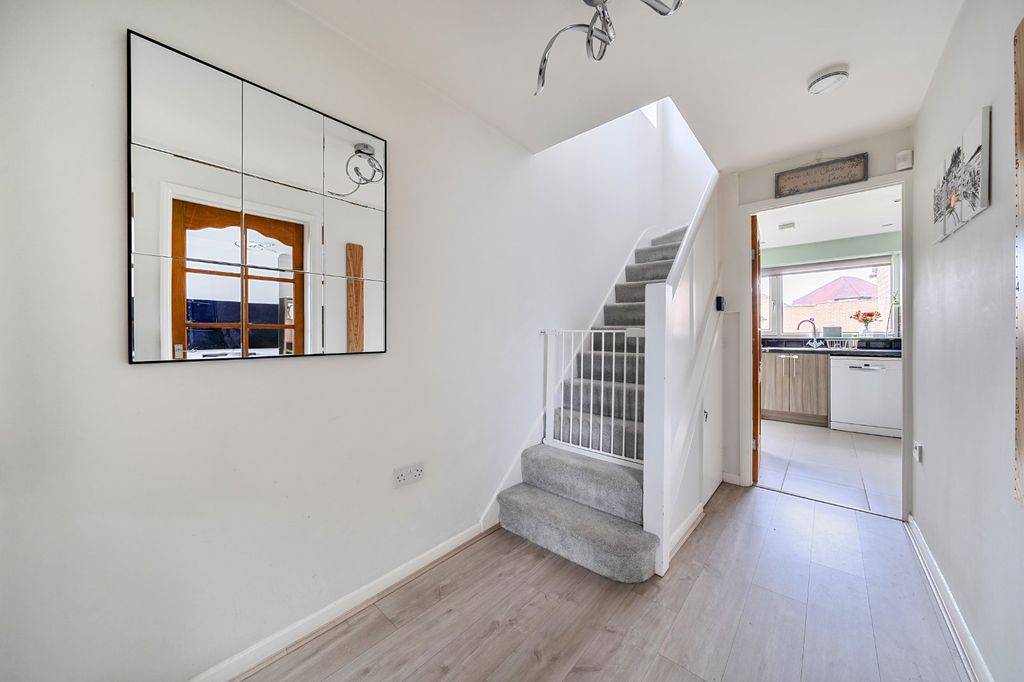 Additional image 11 of 3 bed semi-detached house for saleHurst Road, Near Burnham, Berkshire SL1