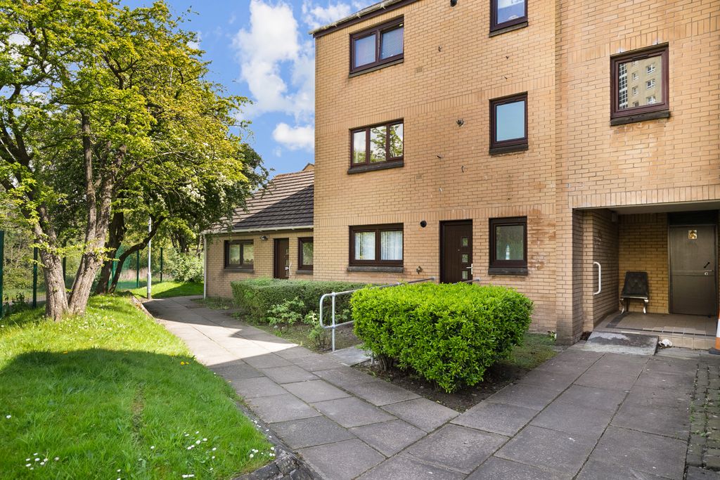 Additional image 4 of 2 bed flat for saleNairn Place, Clydebank G81