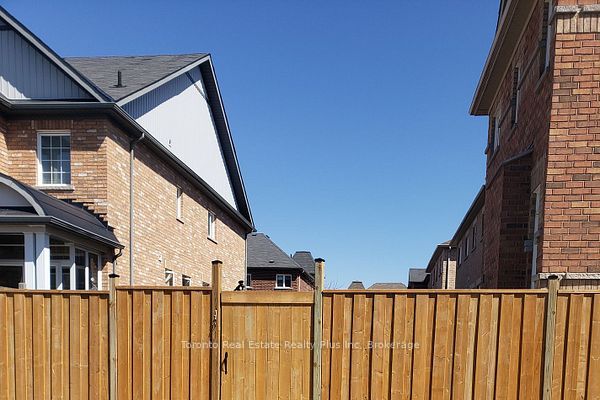 32 Turnhouse Crescent, Markham, ON, L6B 0S5 photo 2