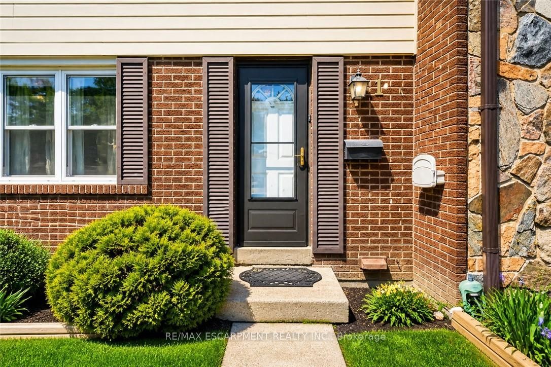 Additional image 2 of 11-2825 Gananoque Drive, Mississauga, ON, L5N 1V6