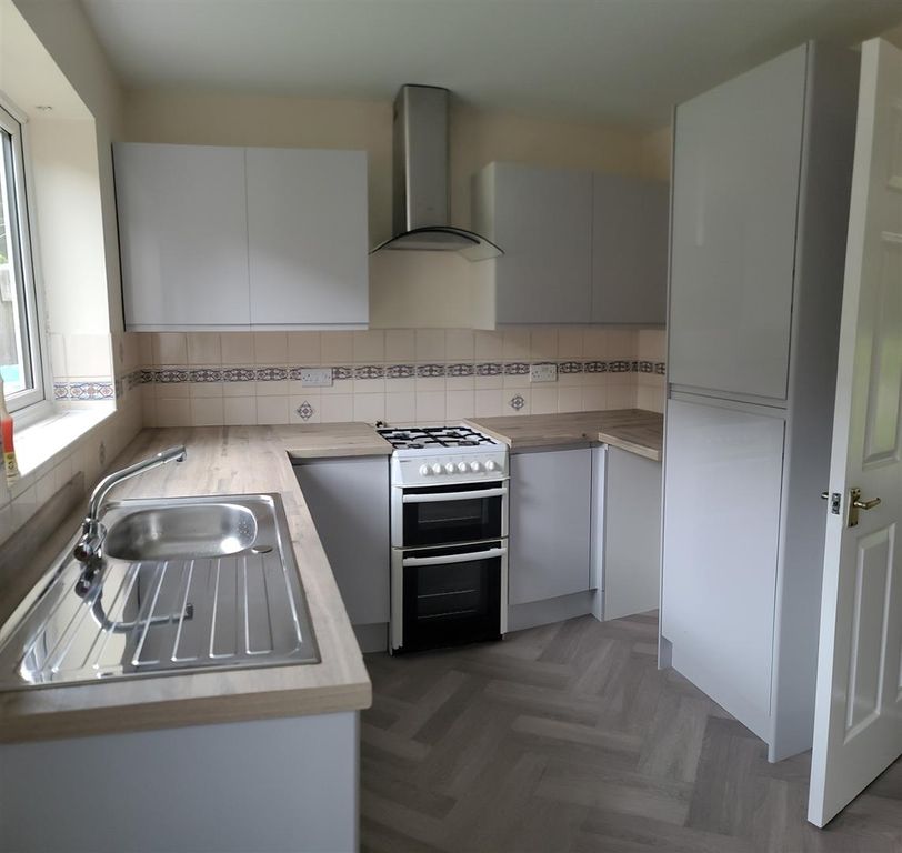 2 bed semi-detached house to rentThe Glen, Chester CH1