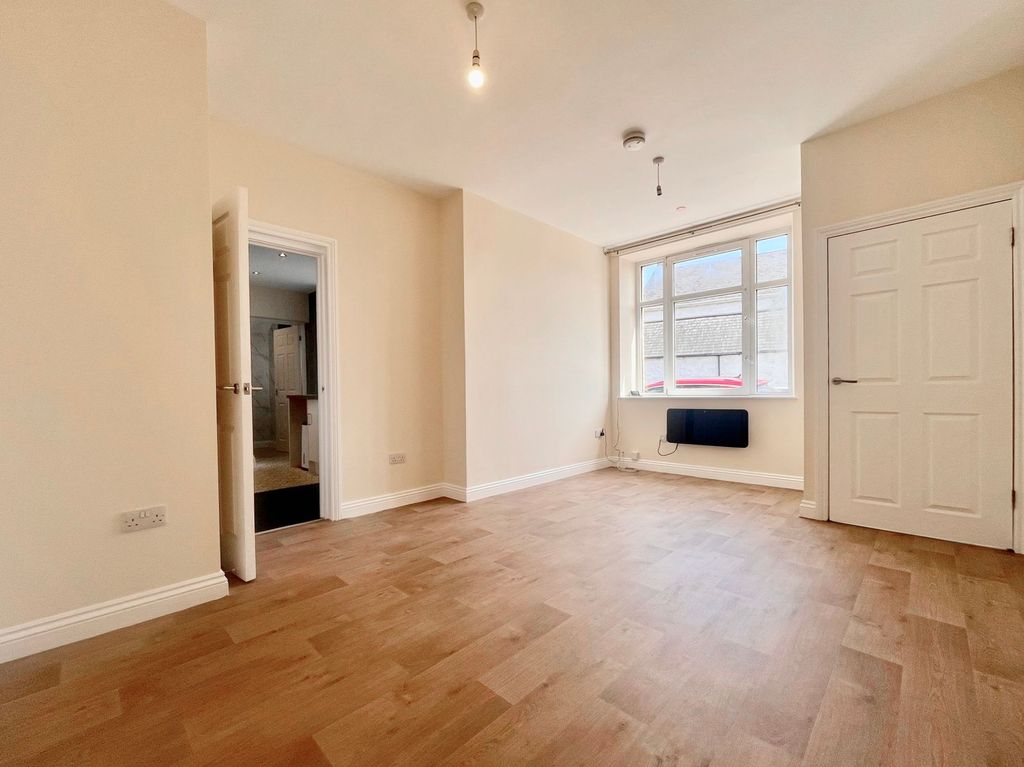 Additional image 2 of 1 bed flat to rentSouth Street, Sebastopol NP4